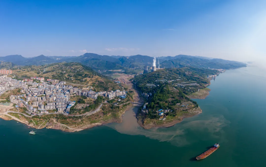 通江達海!徐工挖機助力萬州現代物流樞紐港建設